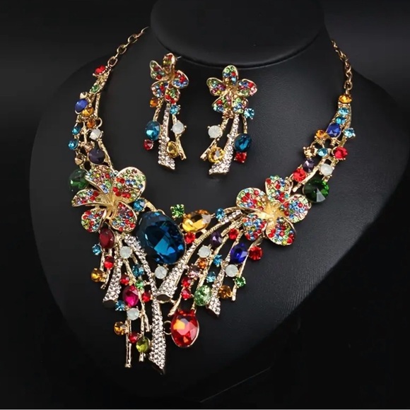 Multicolor Floral Statement Necklace and Earring Set. - Picture 5 of 6